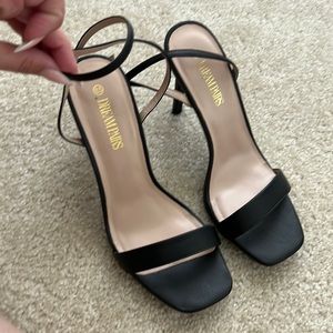 Ankle wrap/ ankle strap black Stilleto heels. 8.5